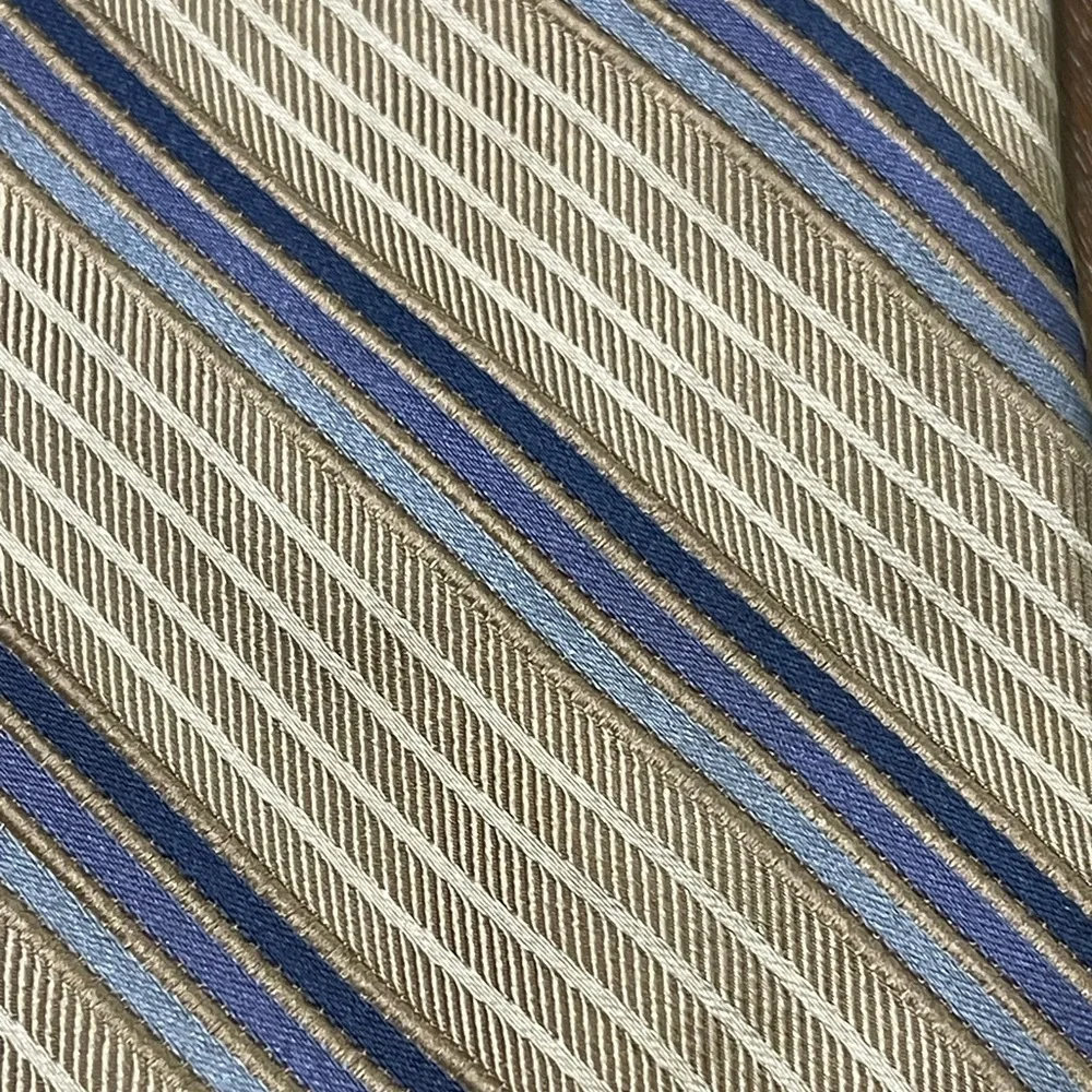 🔥👔FACONNABLE 100% silk tie. Tan with cream and blue stripes. Mint condition‼️